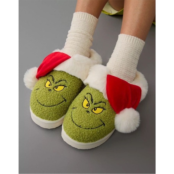American Eagle Grinch Scuff Slippers Green Faux Fur Santa Hat Size 7 NWOT - Picture 7 of 14